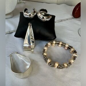 Freshwater pearl bead bracelet with hoop earrings